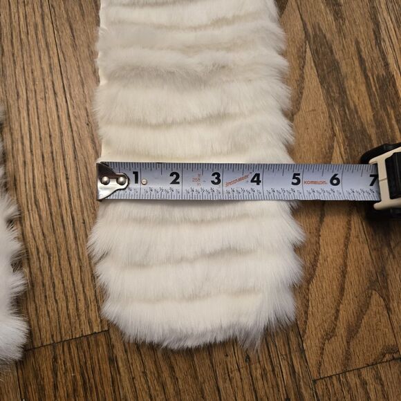 Cache Faux Fur Short Old Money Scarf - Picture 5 of 6